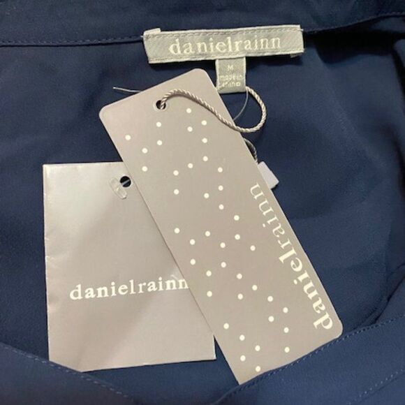 Daniel Rainn Navy Blue Hi-Lo blouse, size M - Picture 3 of 3